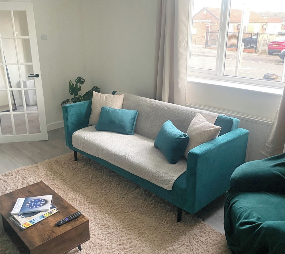 Business Family Friendly 6 Bed Free Parking — Ilford
