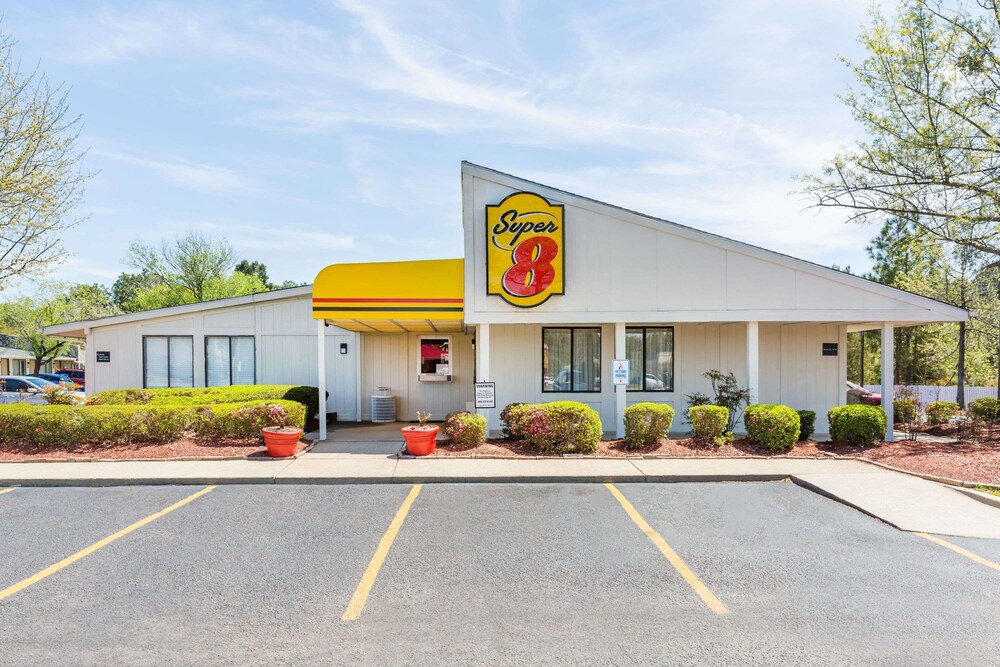 Super 8 by Wyndham Aberdeen Southern Pines - featured photo