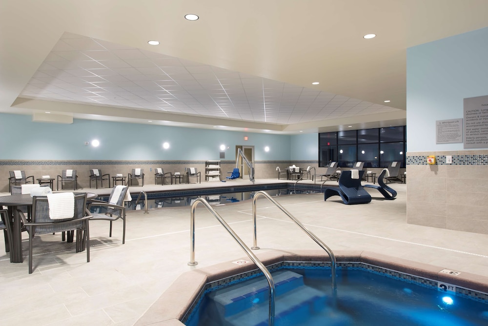 Hampton Inn & Suites Grand Rapids Downtown - photo 44