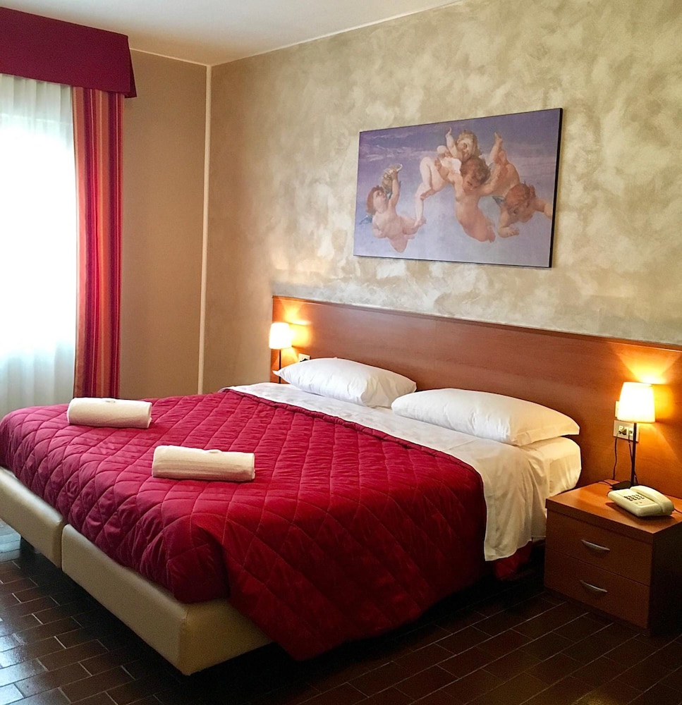 Hotel Forum — hotel in Rzeszow