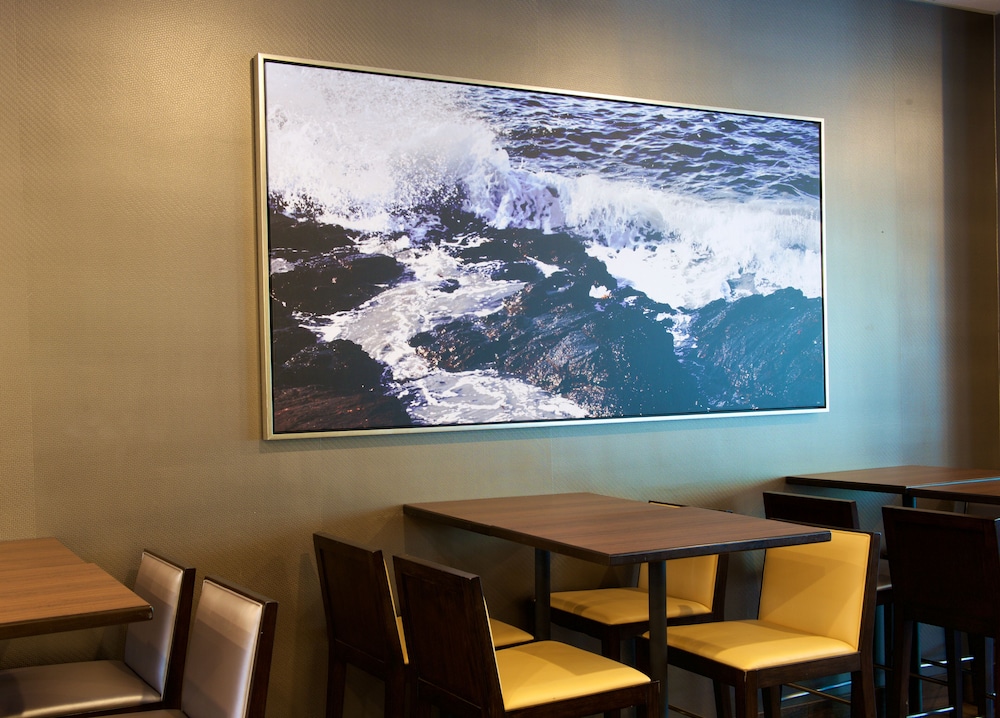 Embassy Suites by Hilton Seattle Bellevue - photo 38