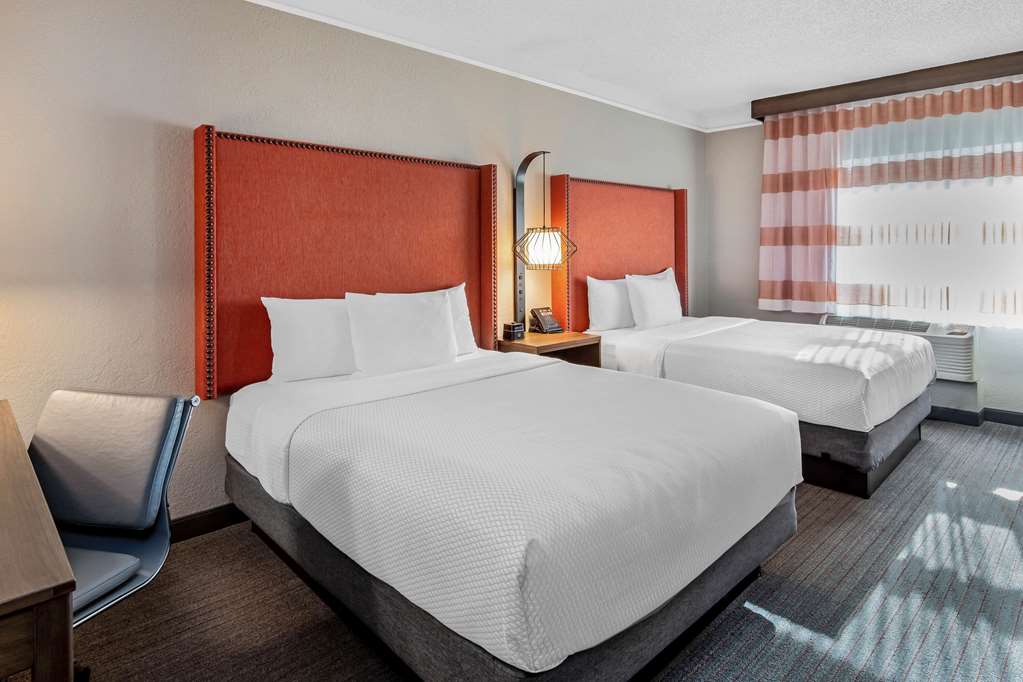 La Quinta Inn & Suites by Wyndham San Francisco Airport N - photo 7