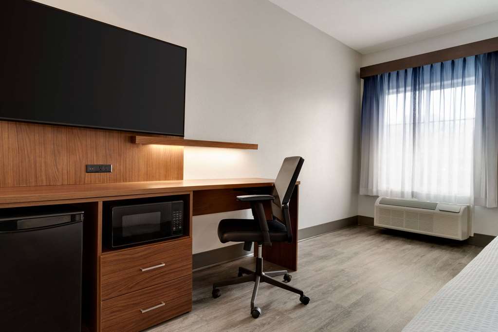 La Quinta Inn & Suites by Wyndham Stephenville - photo 38