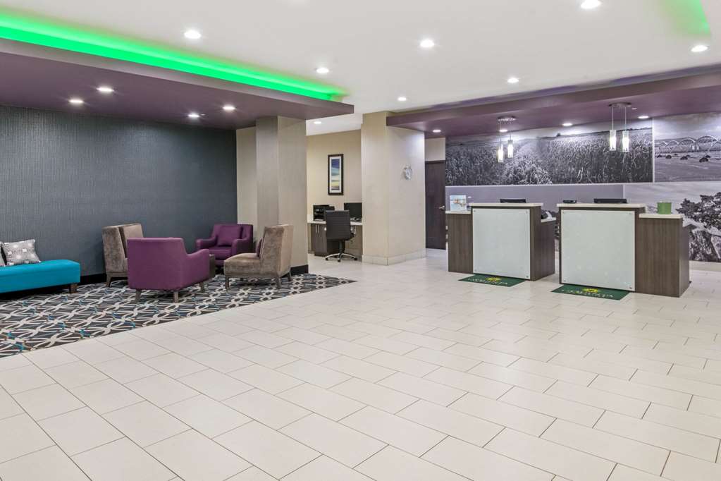 La Quinta Inn & Suites by Wyndham Weatherford OK - photo 4