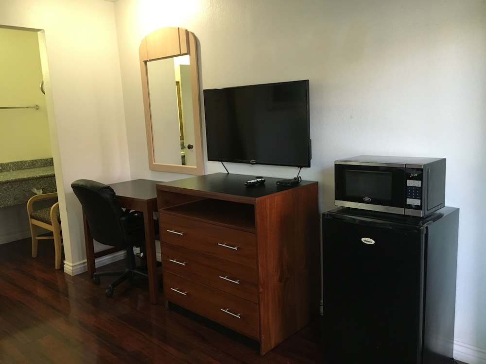 Riverside Inn & Suites - photo 4