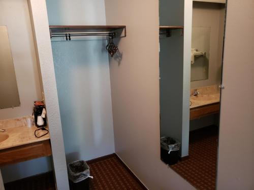 Land of Ahs Motor Inn - photo 18