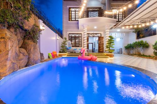 Sea Villa Hồ Bơi Gần Biển Bãi Sau Free Karaoke Bida — 5-Star Luxury Hotel in Vung Tau, Vietnam