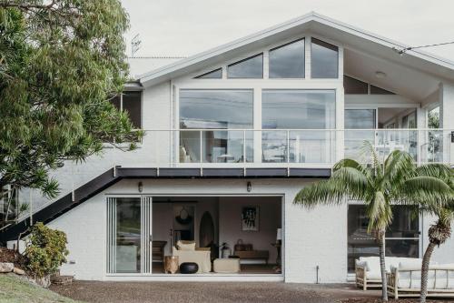 Baybreeze 18 Tomaree Road WiFi Air Conditioning Kitchenette — hotel in Shoal Bay