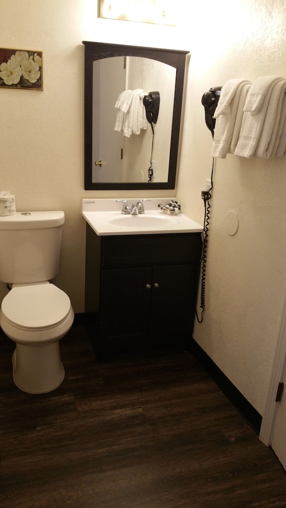 Ontario Inn - photo 26