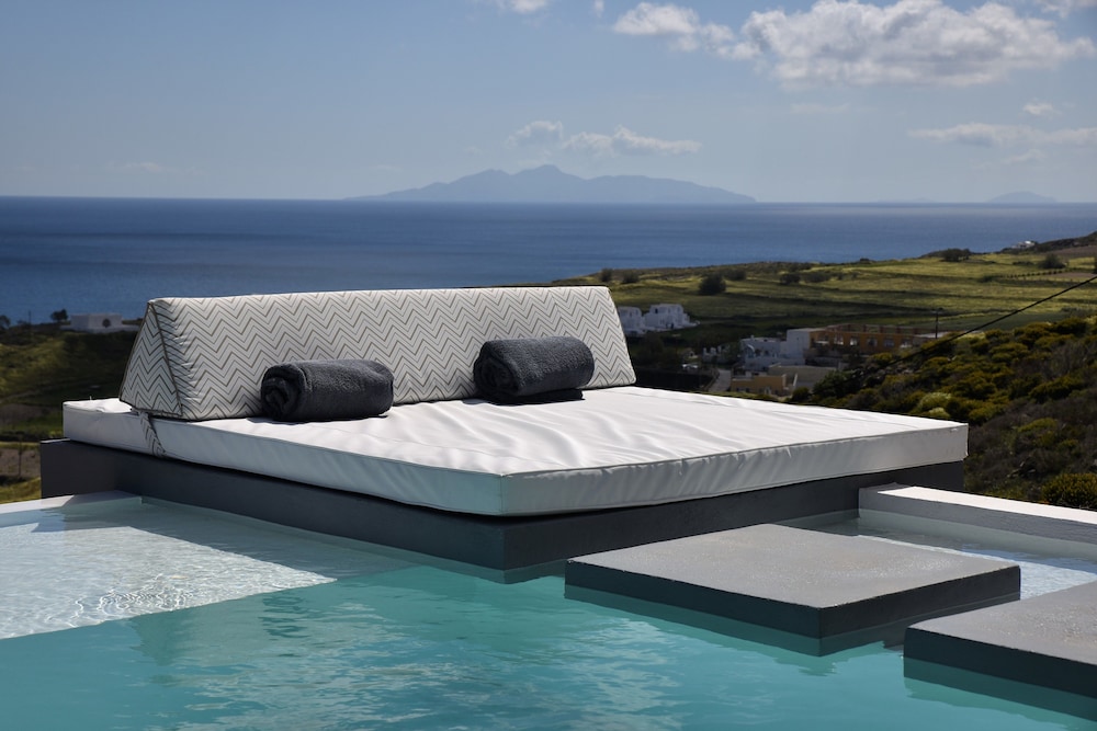 Horizon Mills Villas & Suites — 5-Star Luxury Hotel in Fira, Greece