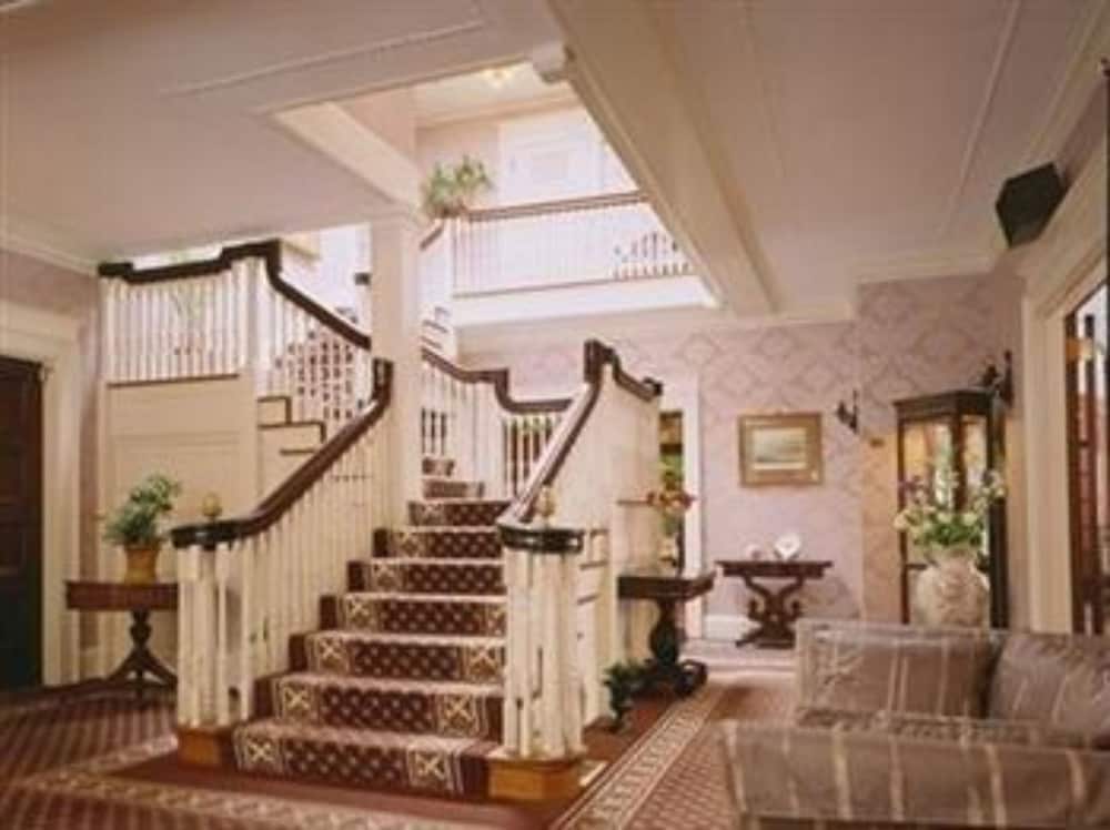 Gateways Inn & Restaurant - photo 29