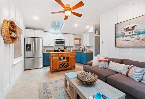Two Cottages w Patios Close to Beach