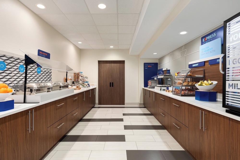 Holiday Inn Express Suites Lexington NwVineyard - photo 61