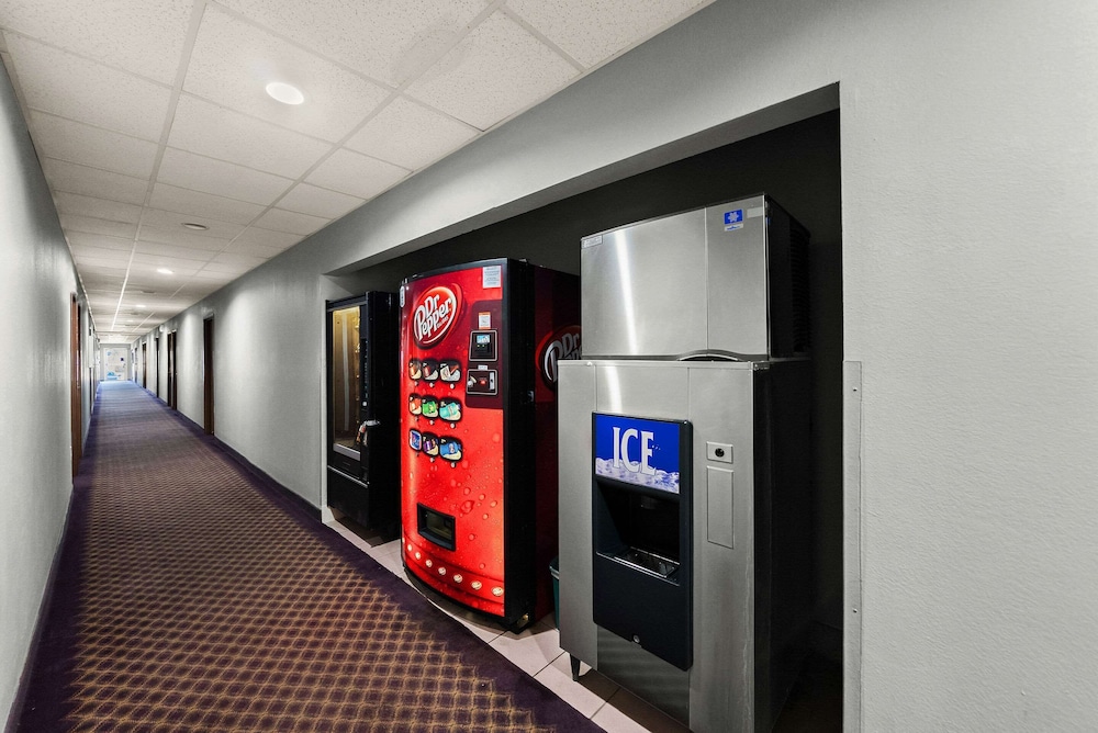 Econo Lodge Inn & Suites Mesquite Dallas East - photo 35