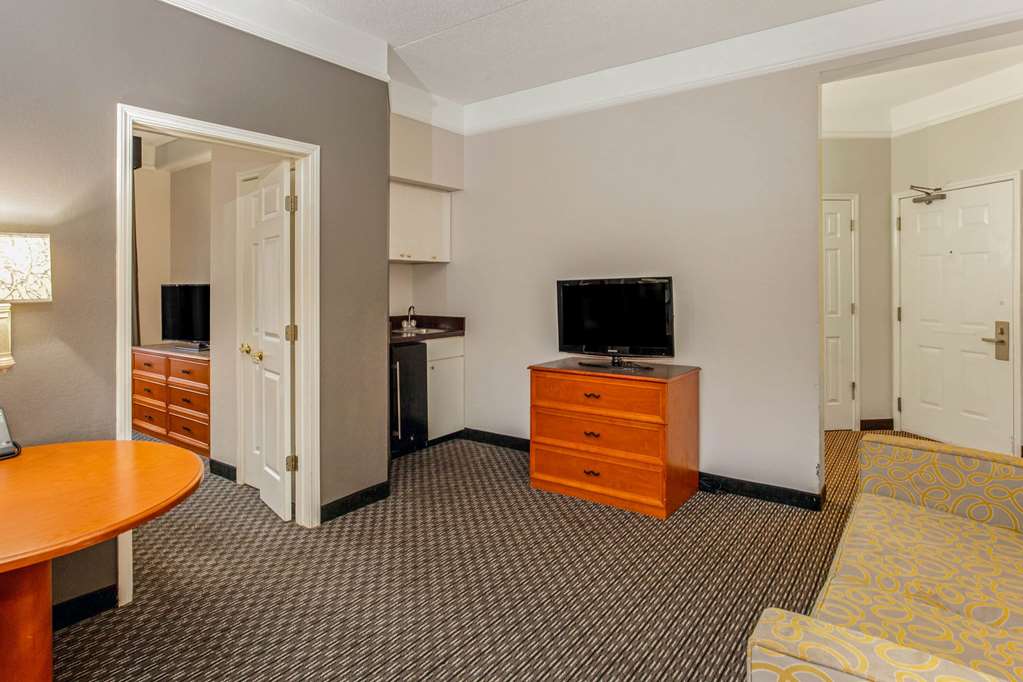 La Quinta Inn & Suites by Wyndham Birmingham Hoover - photo 46