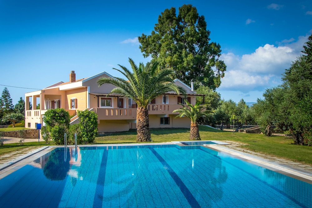 Leone Luxury Villas — 4-Star Luxury Hotel in Zakynthos, Greece