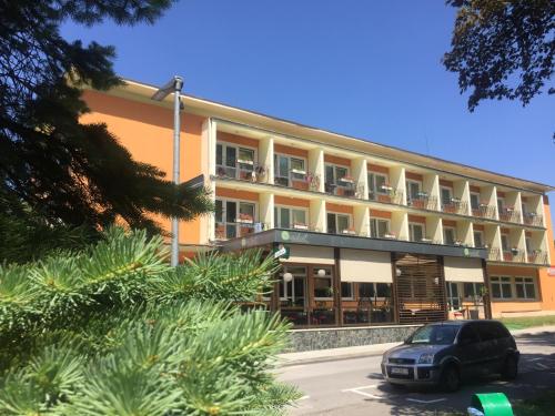 Hotel Rezident — hotel in Turcianske Teplice