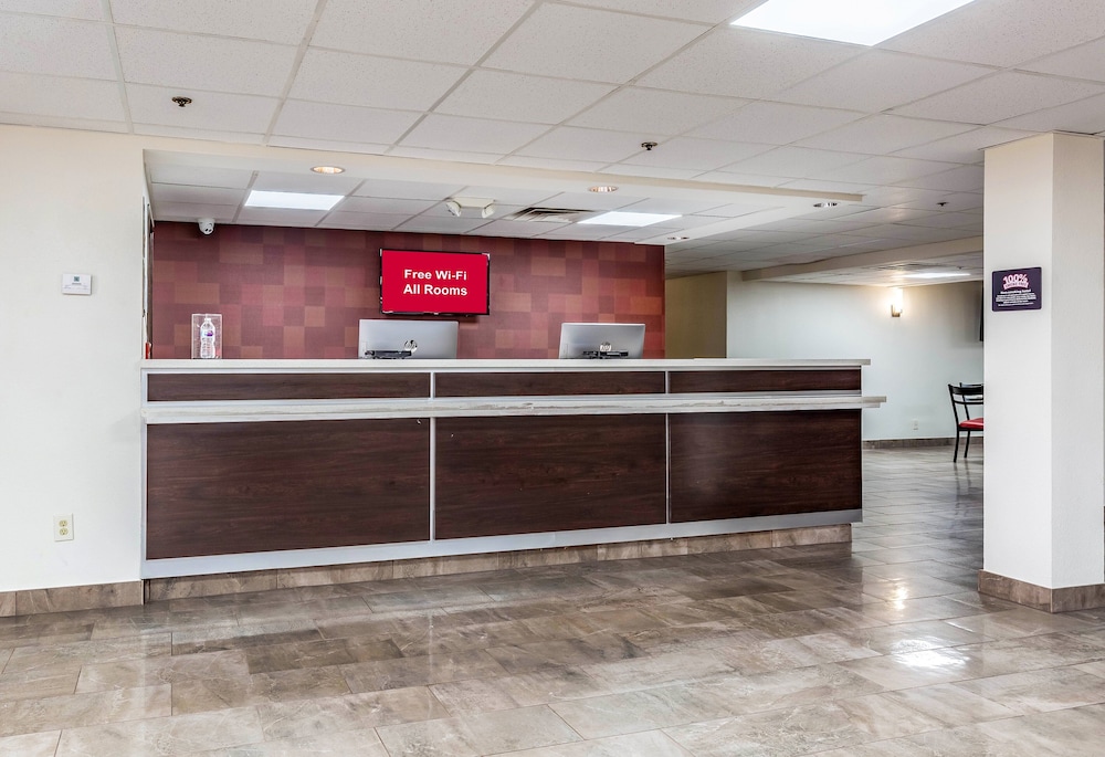 Red Roof Inn Plus & Suites Houston Iah Airport Sw - photo 3