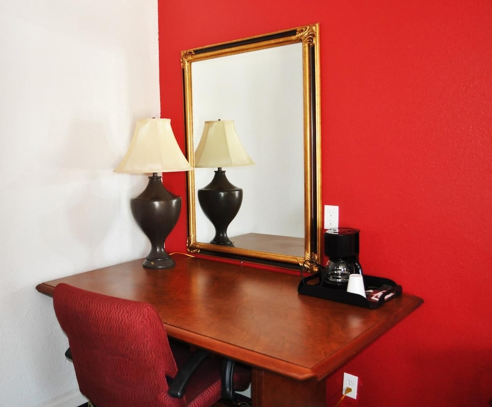A Nights Inn - photo 8