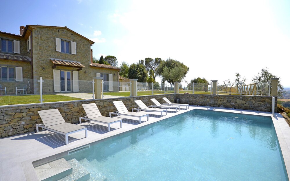 Villa Chiara — 4-Star Luxury Hotel in Cortona, Italy