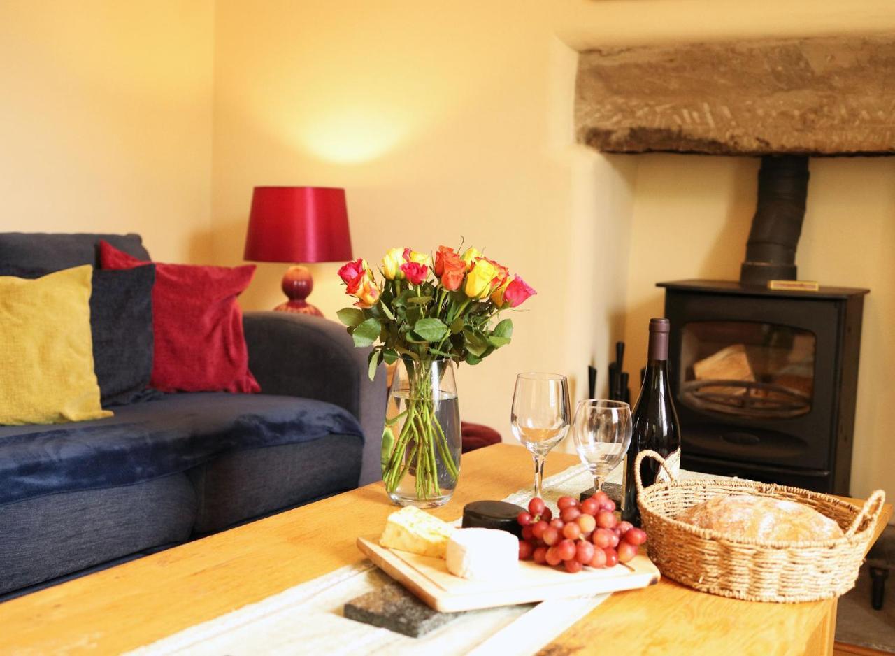 Pet Friendly Logburner Horse Stable Views in Hay, United Kingdom