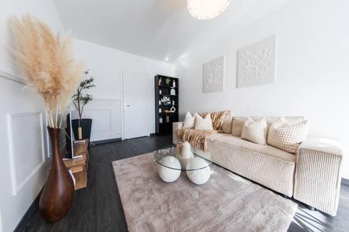 Cinehome 5 Min Tours Centre Parking Tram Au Pied in Tours, France