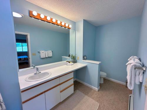 F4 Warm Fairway Village Townhome mountain views and large lawn So much to do - photo 3