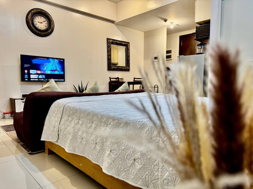 Studio Unit in One Palm Tree Villas across NAIA Terminal 3 — 4-Star Luxury Hotel in Manila, Philippines