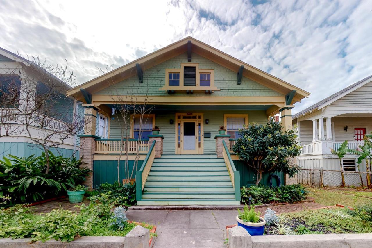 Greener Grasses - last minute hotel in Galveston
