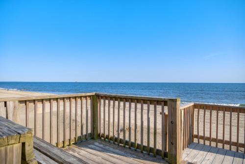 Front Row by Oak Island Accommodations - photo 9