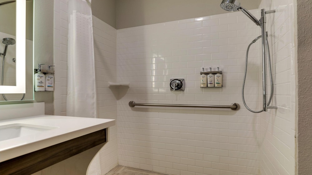 Holiday Inn Express Kenner New Orleans Airport an IHG Hotel - photo 32
