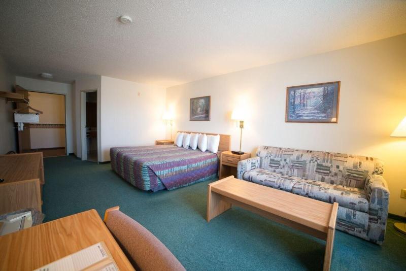 River Valley Inn & Suites - photo 18