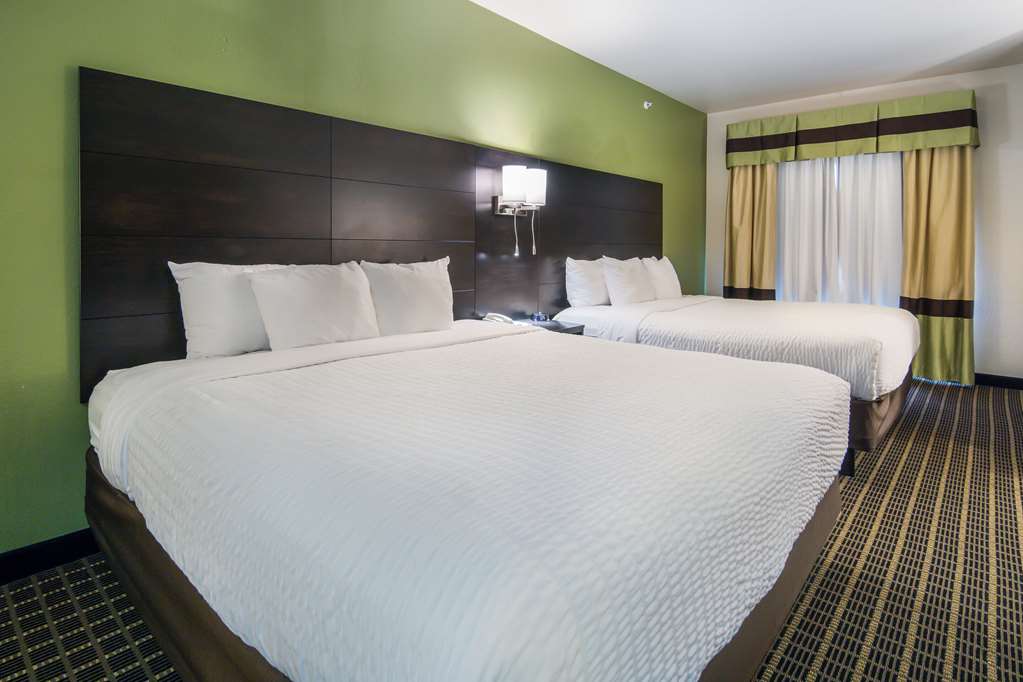 Clarion Inn & Suites Weatherford South - photo 31