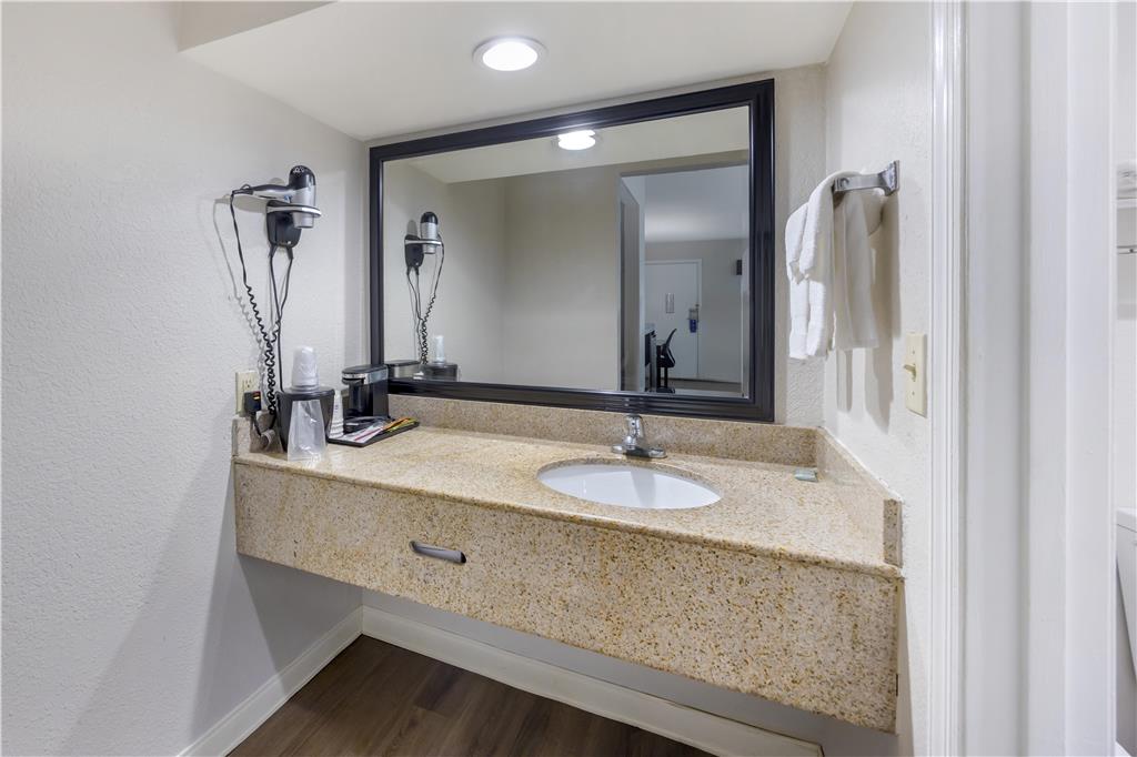 Best Western Fairwinds Inn - photo 17