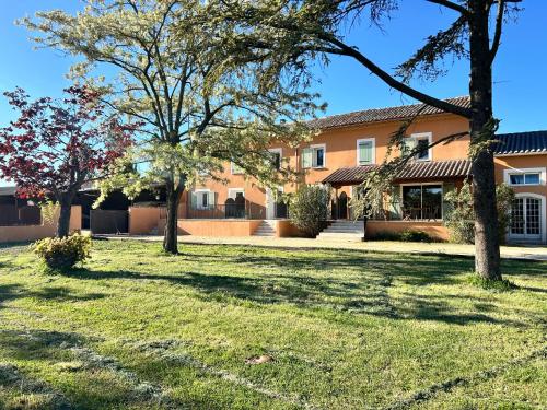 La Capucelle - carbon neutral hotel in Caderousse