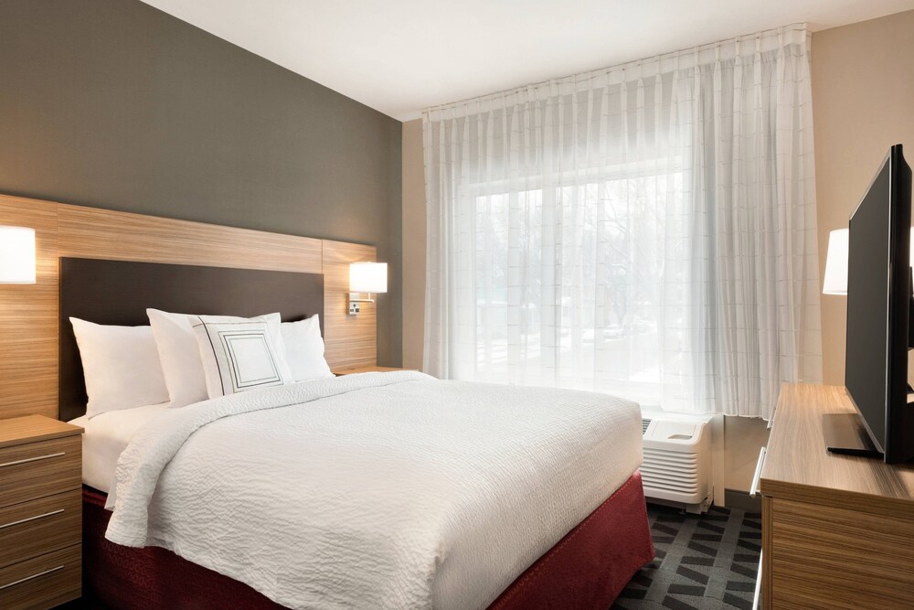 TownePlace Suites by Marriott Dubuque Downtown - photo 3