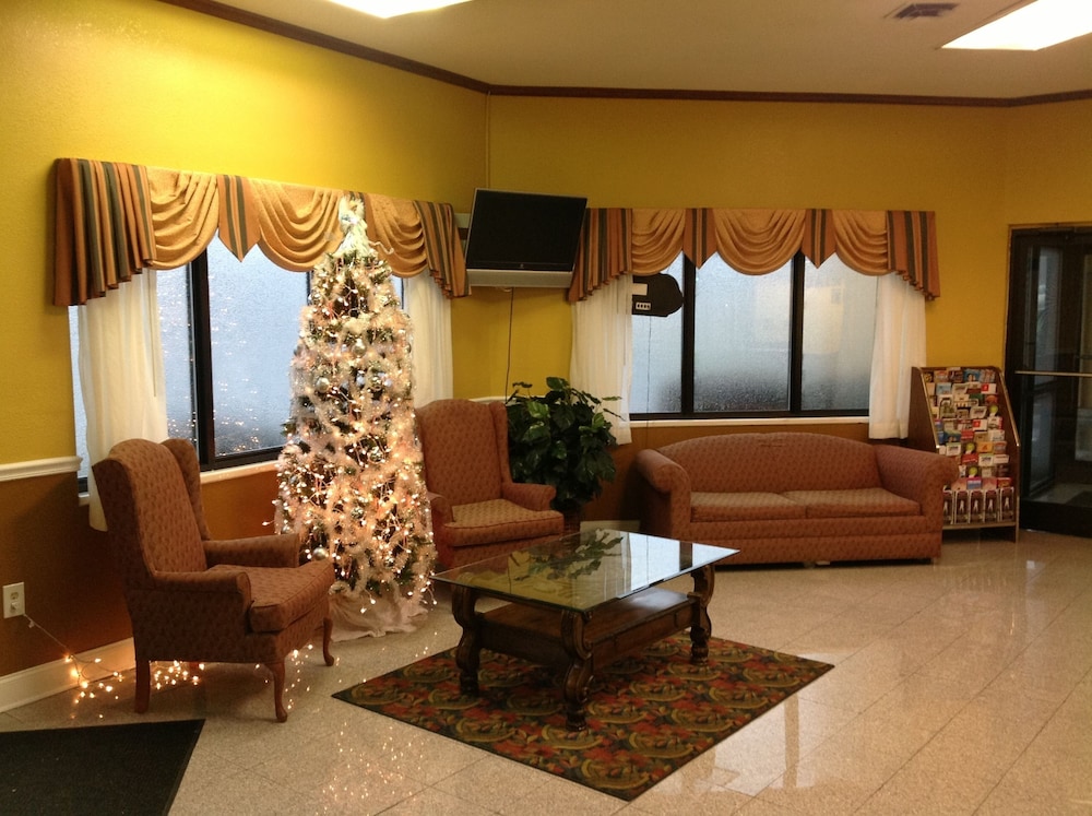 Colonial Inn & Suites Airport Graceland - photo 3