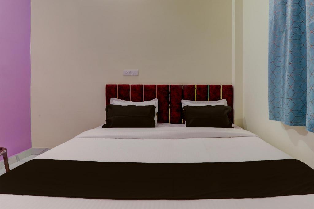 Hotel O Krishna guest house and restaurant in Gorakhpur, India