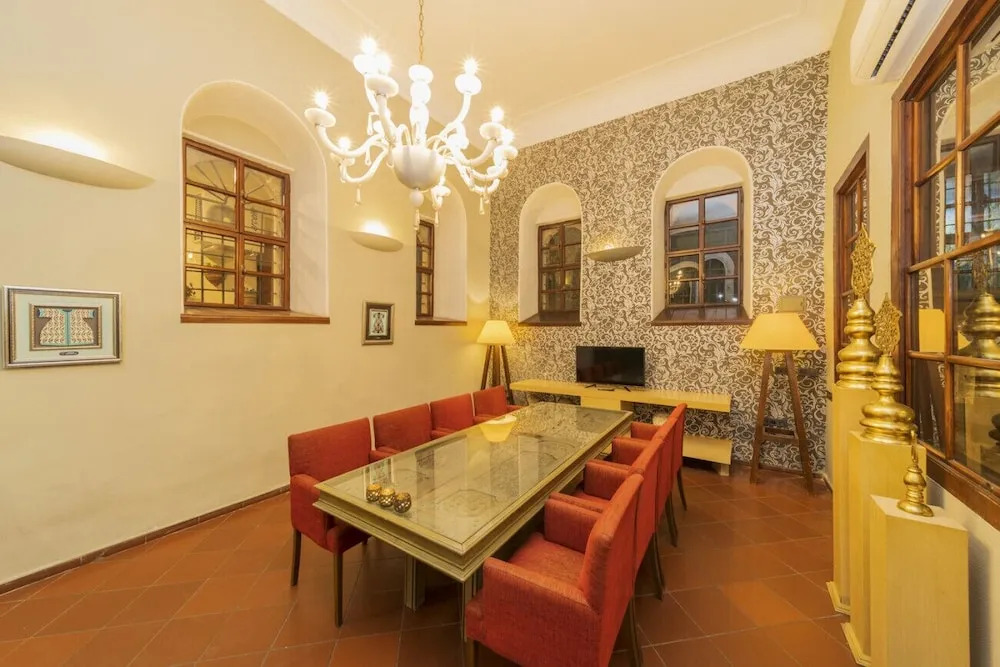 Excellent Hotel Room Near Hadrian S Gate — Antalya