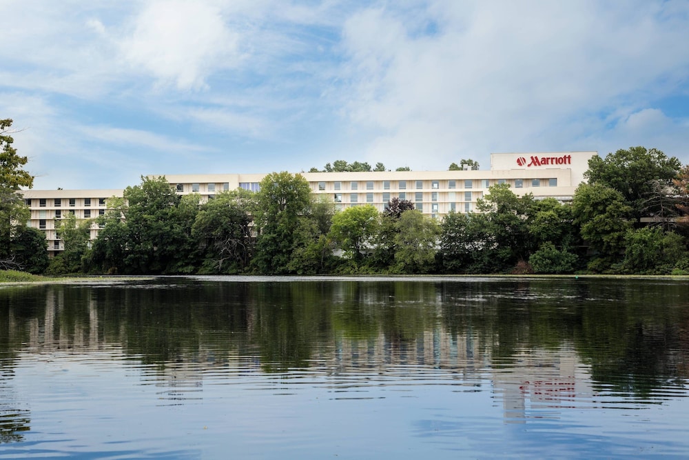 Boston Marriott Newton — 4-Star Luxury Hotel in Newton, United States