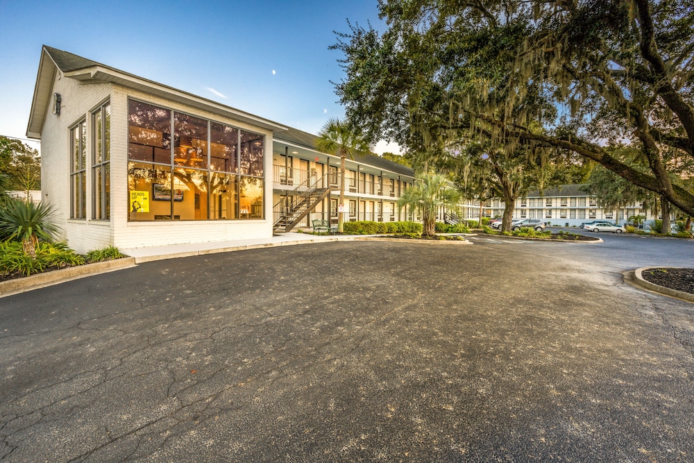 Creekside Lands Inn - photo 20