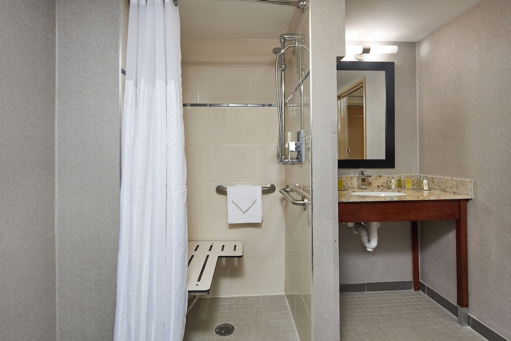 DoubleTree by Hilton Raleigh Crabtree Valley - photo 19