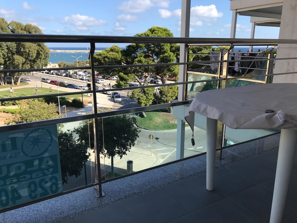 Estudio M Blanca 110A in Cambrils, Spain