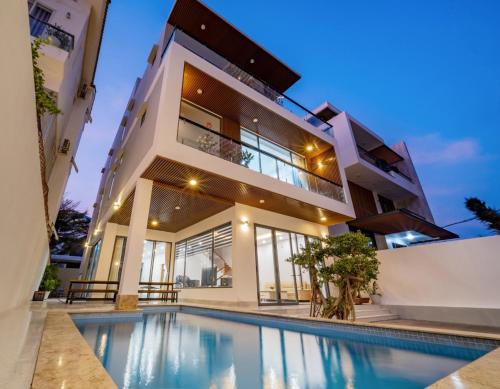 Hoàng My Villa 10 Phòng ngủ Bãi Sau Vũng Tàu — 5-Star Luxury Hotel in Vung Tau, Vietnam