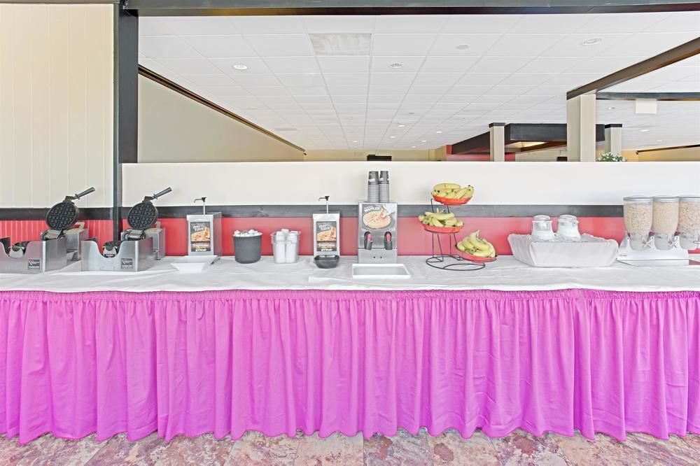 Ramada Waukegan Gurnee - photo 3