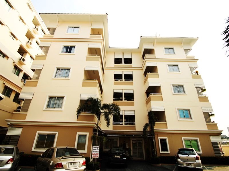 Golden Apartment