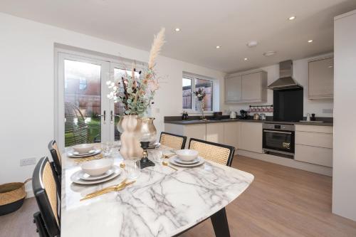 Pure Ashton by Artsy in Bristol, United Kingdom