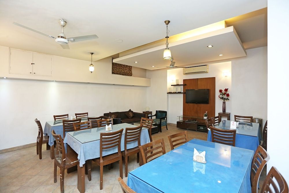 Oyo Premium Dlf Iii