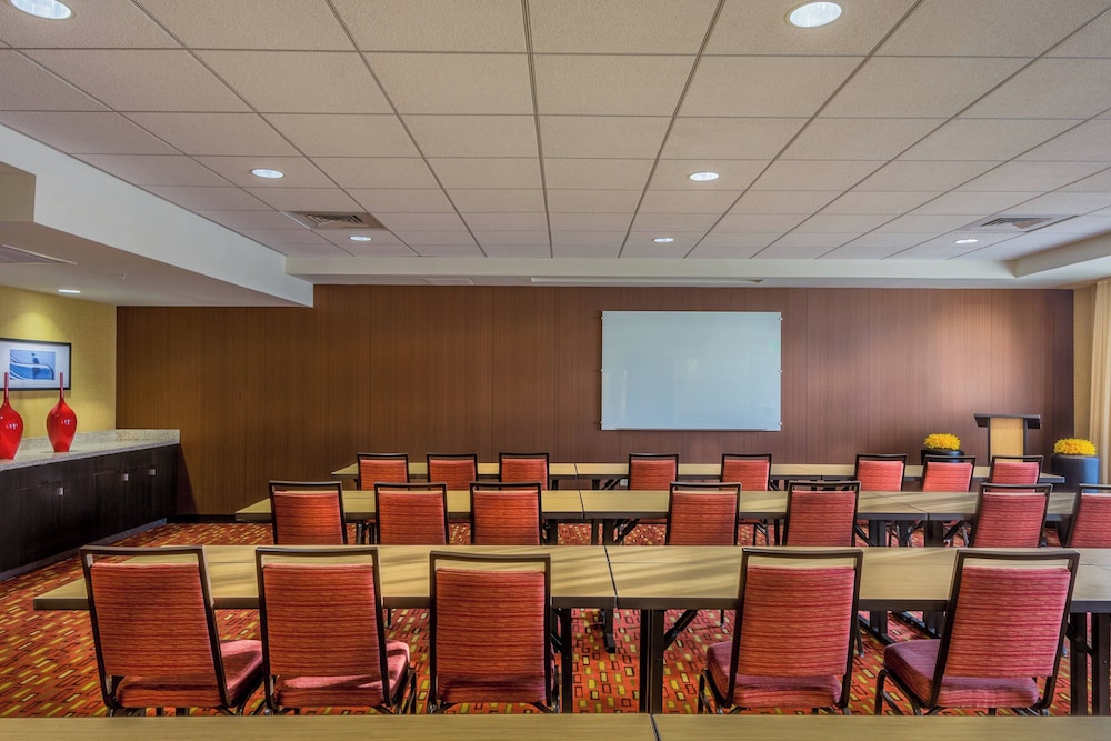Courtyard by Marriott Charleston Downtown Civic Center - photo 38