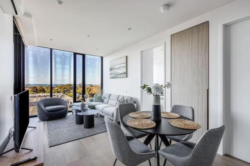 'Port Panorama' A Stunning Resort style Stay — 4-Star Luxury Hotel in Melbourne, Australia